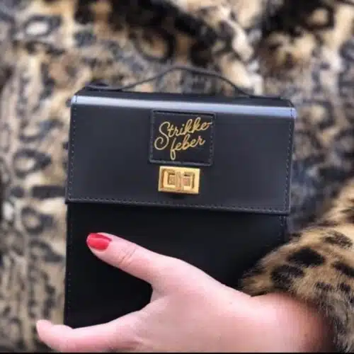 Strikkefeber mappe Svart