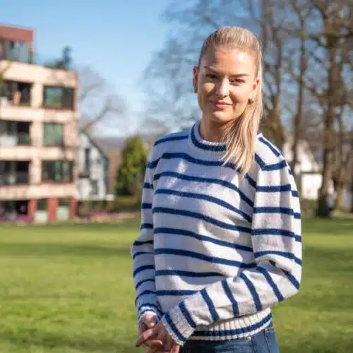 255-451-29_DG_Nevegar_Genser_Hvit_20